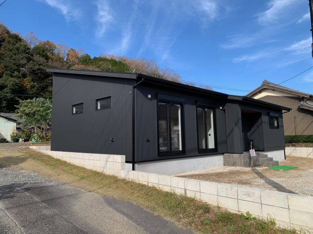 開放感ある勾配天井の家/平屋32坪