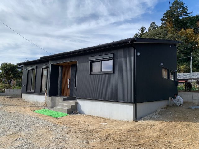 開放感ある勾配天井の家／平屋32坪