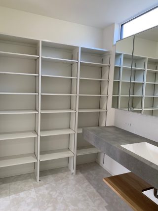開放感ある勾配天井の家／平屋32坪