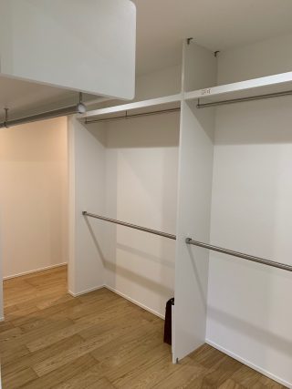 開放感ある勾配天井の家／平屋32坪