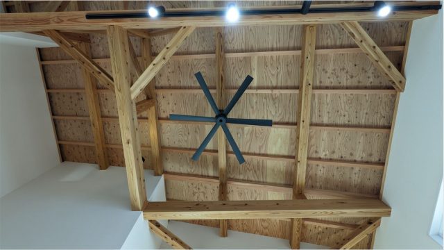 開放感ある勾配天井の家／平屋32坪