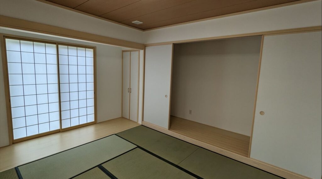 重厚感漂う防音室のある２世帯住宅の家