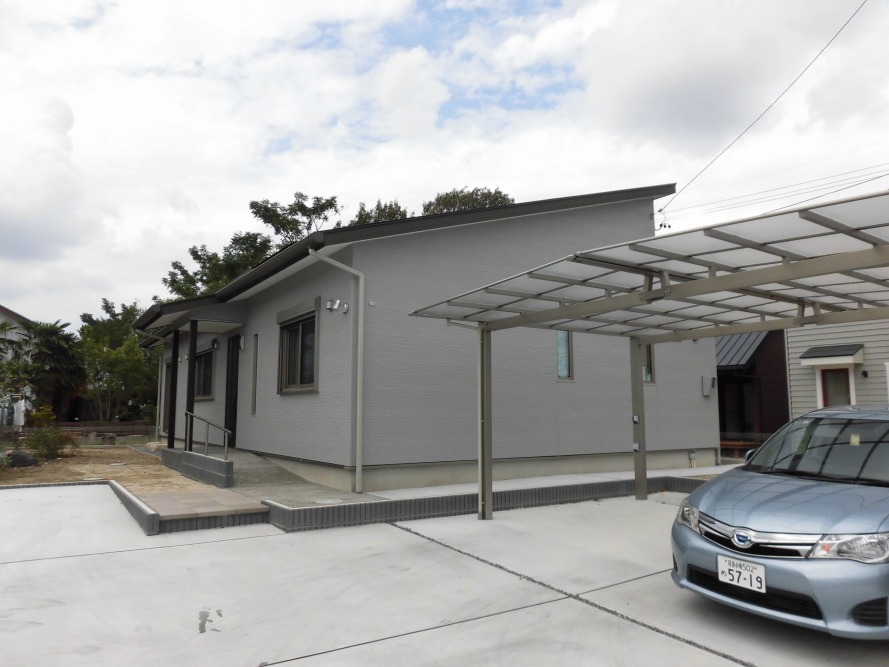開放的な空間利用の平屋建て住宅／江南市