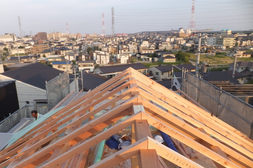 高台の傾斜を活かした4層2階の2世帯住宅／名古屋市