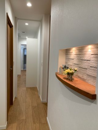 開放的な吹抜け中央階段の家／47.5坪