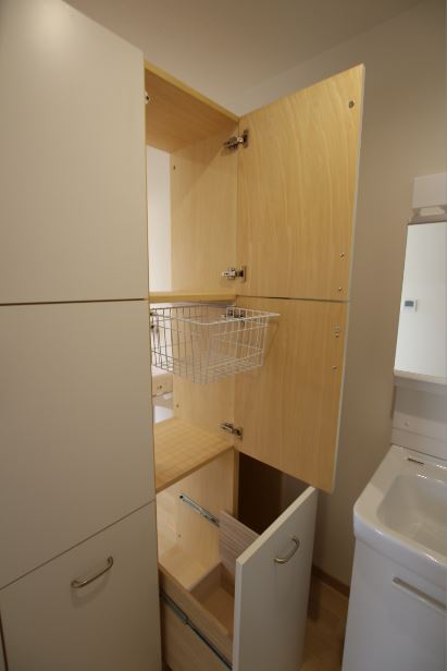 狭小都市部の明るく吹抜のある住まい／名古屋市